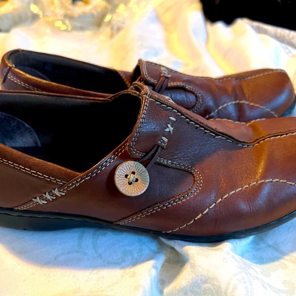Clarks Uber comfortable slip on shoes. - Picture 4 of 7